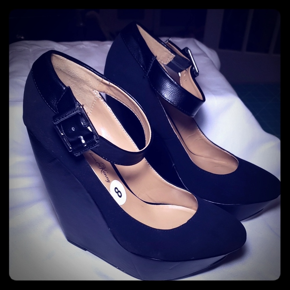 💥SOLD💥Black wedges